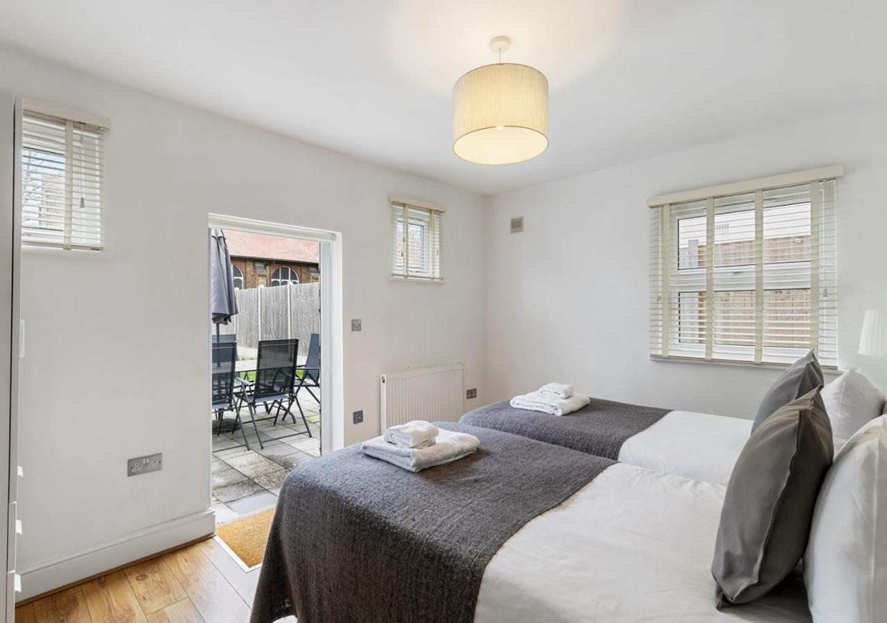 شقة Two Bed Flat In Bush Hill Park انفيلد المظهر الخارجي الصورة