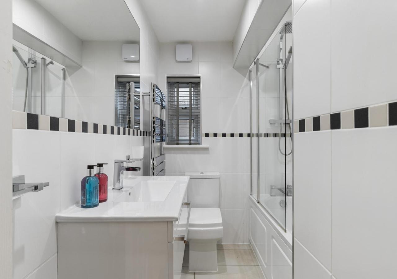 شقة Two Bed Flat In Bush Hill Park انفيلد المظهر الخارجي الصورة