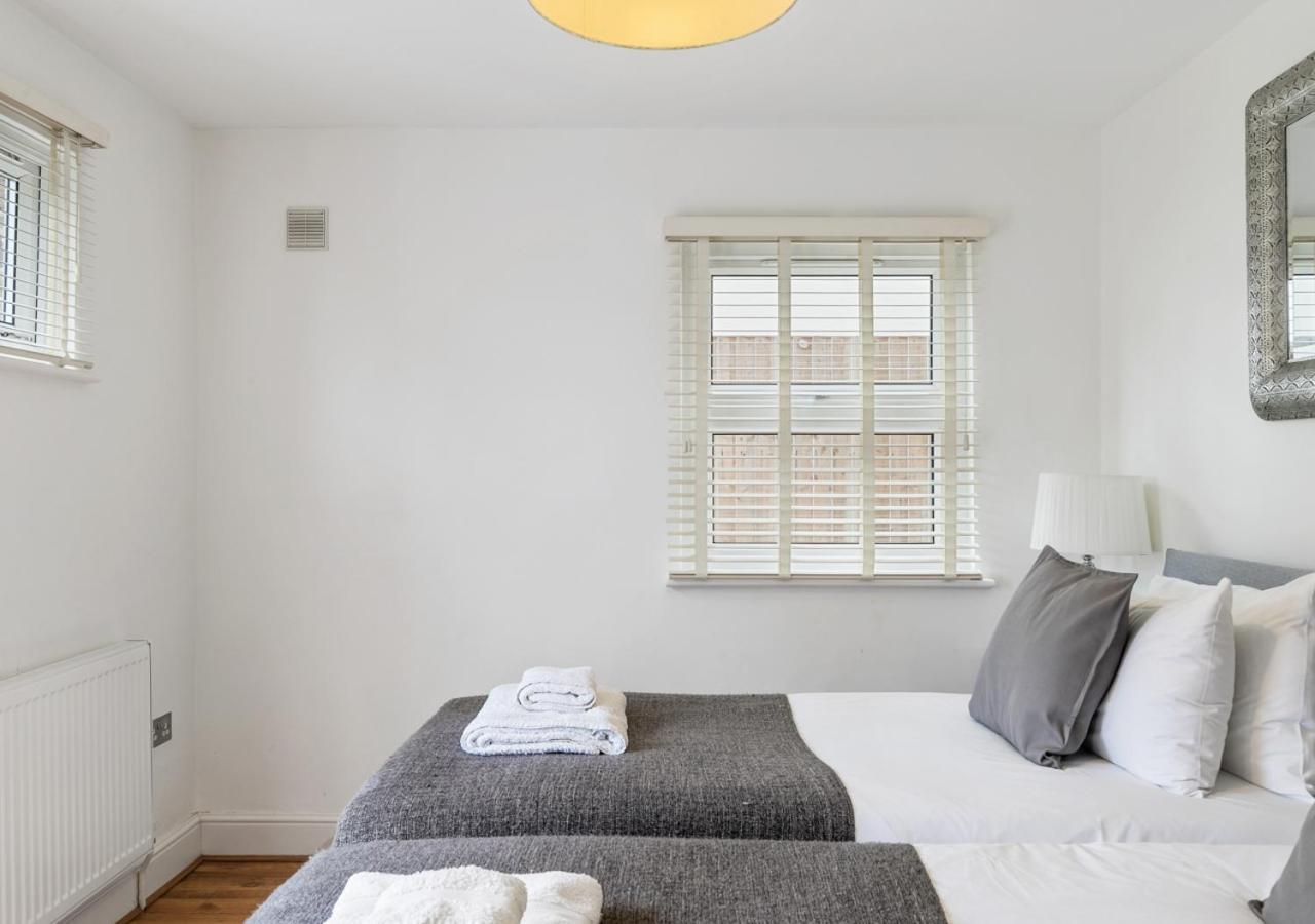 شقة Two Bed Flat In Bush Hill Park انفيلد المظهر الخارجي الصورة